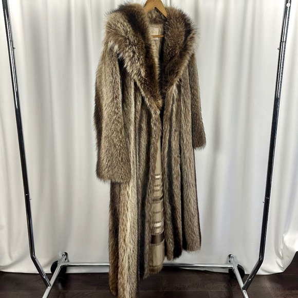Vintage Sellers-Gough Toronto Racoon Fur Coat •  Fully Lined • Winter • Small - Picture 4 of 10